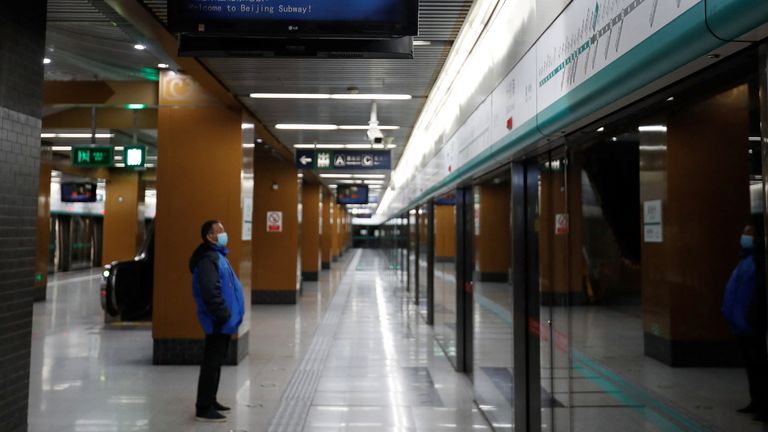 Les gens n'ont plus besoin d'un test COVID négatif pour prendre le métro