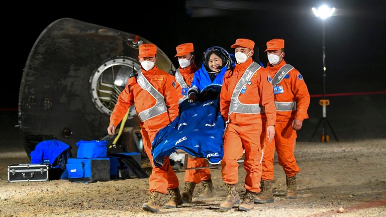 Astronaut Liu Yang was carried out of the space capsule by medical staff