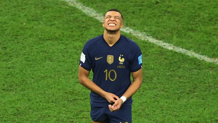 Soccer Football - FIFA World Cup Qatar 2022 - Final - Argentina v France - Lusail Stadium, Lusail, Qatar - December 18, 2022 France&#39;s Kylian Mbappe looks dejected after the match REUTERS/Bernadett Szabo
