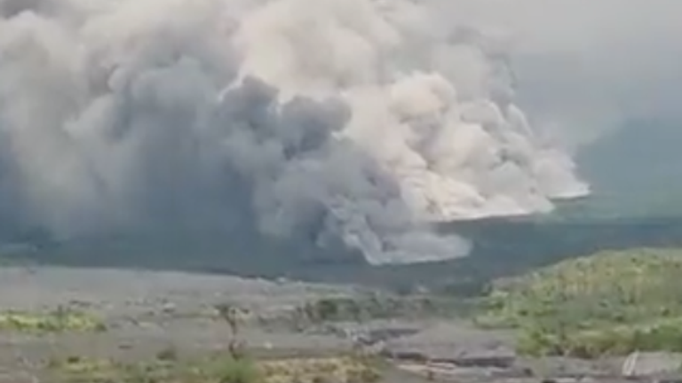 Eruption of Indonesia&#39;s Semeru volcano