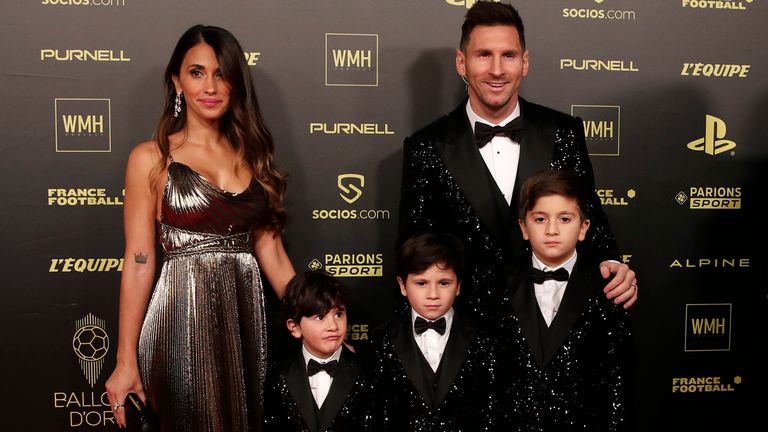 The Ballon d&#39;Or Awards - Theatre du Chatelet, Paris, France - November 29, 2021 Paris St Germain&#39;s Lionel Messi with his wife Antonella Roccuzzo and their sons before the awards REUTERS/Benoit Tessier