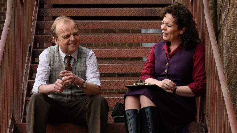 Toby Jones and Olivia Colman in Empire Of Light. Pic: Parisa Taghizadeh/Searchlight Pictures/20th Century Studios