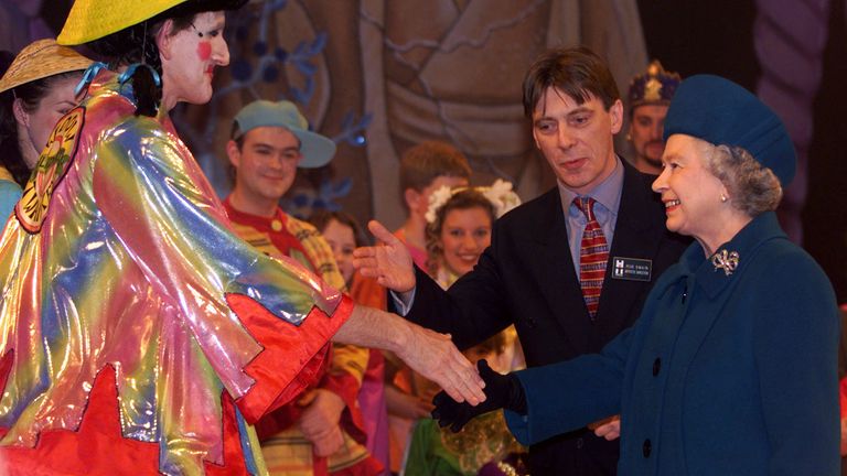  Queen Elizabeth II meets cast members of the Aladin pantomime. Pic: Reuters 
