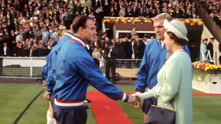 H.M. Queen Elizabeth II shakes hands with England&#39;s George Cohen