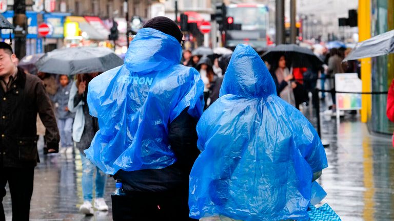 Heavy rain hits London (Cover Images via AP Images)