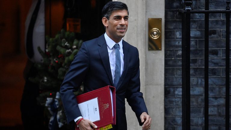 British Prime Minister Rishi Sunak walks outside Downing Street in London, Britain, December 7, 2022. REUTERS/Toby Melville
