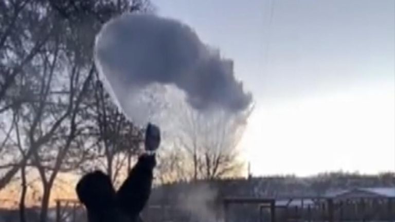 Amid plunging temeratures across the US, one person in Montana decided to throw some boiling water in the air and make more snow.