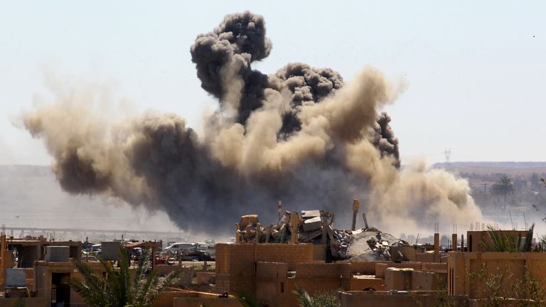 Smoke rises from the last besieged neighborhood in the village of Baghouz, Deir Al Zor province, Syria, March 18, 2019. REUTERS/Stringer
