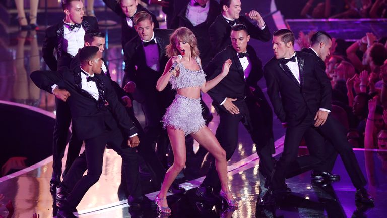 taylor swift show "get rid of it" During the 2014 MTV Video Music Awards on August 24, 2014 in Inglewood, CA. REUTERS/Mario Anzuoni (US - Tags: ENTERTAINMENT TODAY TPX IMAGES) (MTV-SHOW)