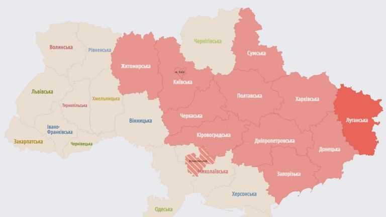 Скриншот приложения региональной тепловой карты, иллюстрирующий российские авиаудары по Украине в режиме реального времени.