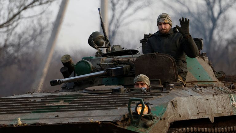 A Ukrainian serviceman waves from a tank, as Russia&#39;s attack on Ukraine continues, during intense shelling on Christmas Day at the frontline in Bakhmut, Ukraine, December 25, 2022. REUTERS/Clodagh Kilcoyne