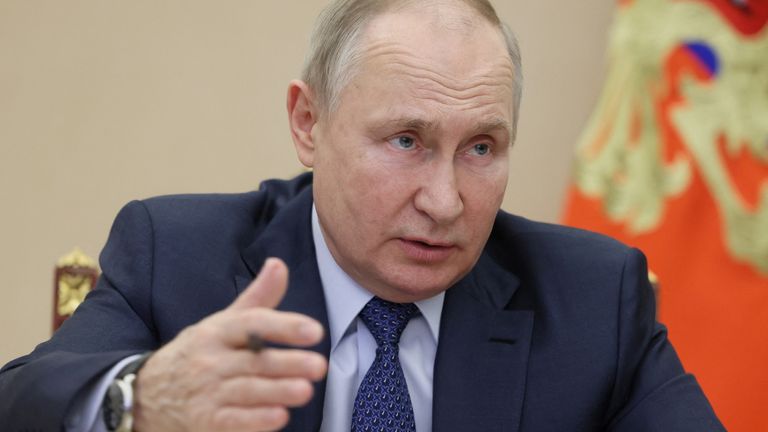 Rusya Devlet Başkanı Vladimir Putin, Sivil Toplum ve İnsan Hakları Başkanlık Konseyi'nin yıllık toplantısını 7 Aralık 2022'de Moskova, Rusya'da video bağlantısı aracılığıyla düzenliyor. .