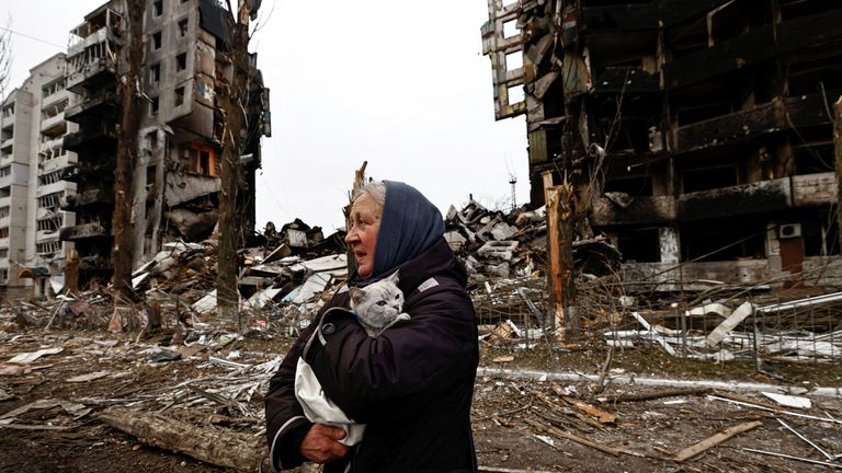 A woman carries her cat as she walks past buildings that were destroyed by Russian shelling, amid the Russian invasion of Ukraine in Borodyanka, Kyiv region, Ukraine April 5, 2022. REUTERS /Zohra Bensemra/File Photo TPX SEARCH IMAGES OF THE DAY "WORLD POY" FOR THIS STORY.  TO RESEARCH "REUTERS POY" FOR ALL BEST OF 2022 PACKAGES.