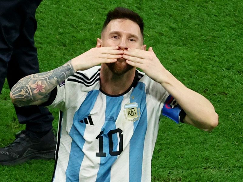 Messi magic on display, Argentina downs France in World Cup penalty shootout  - La Prensa Latina Media