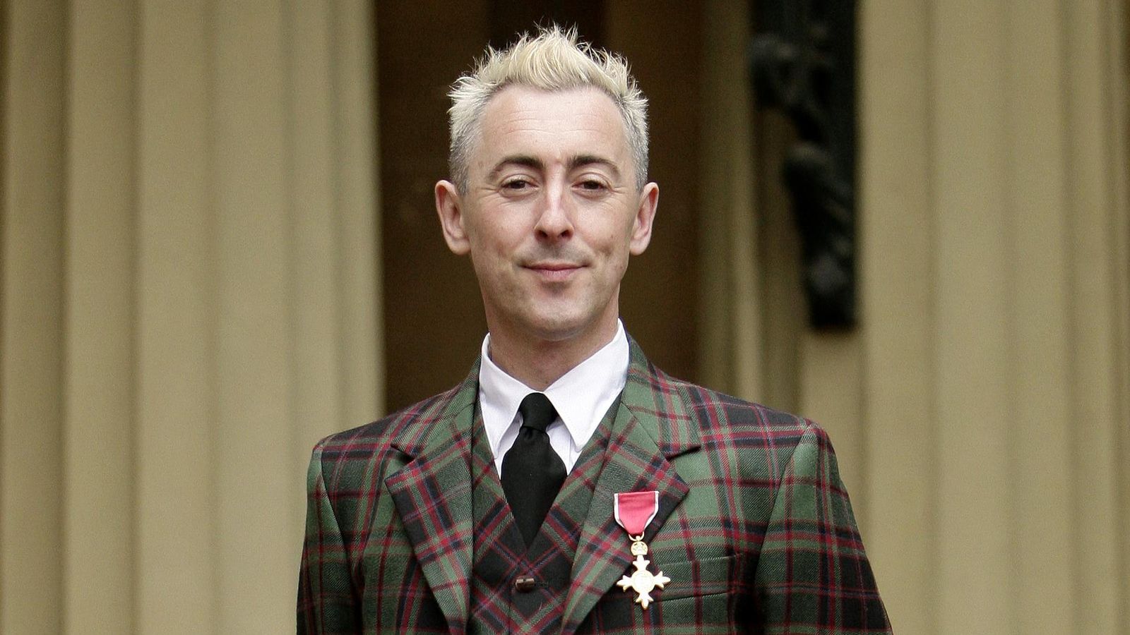Alan Cumming gives back OBE over links to 'toxic' British Empire