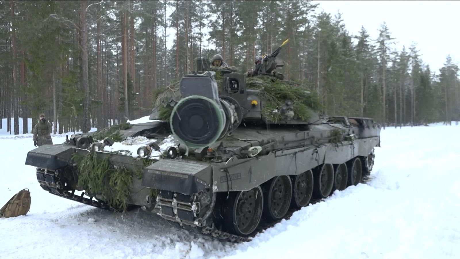 Обединеното кралство ще изпрати танкове на военните игри на НАТО на фона на нарастващите страхове от пълномащабен конфликт с Русия