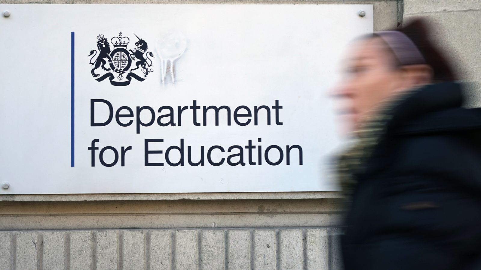 Teaching union leaders to meet education secretary in last-minute bid to avoid strikes | UK News