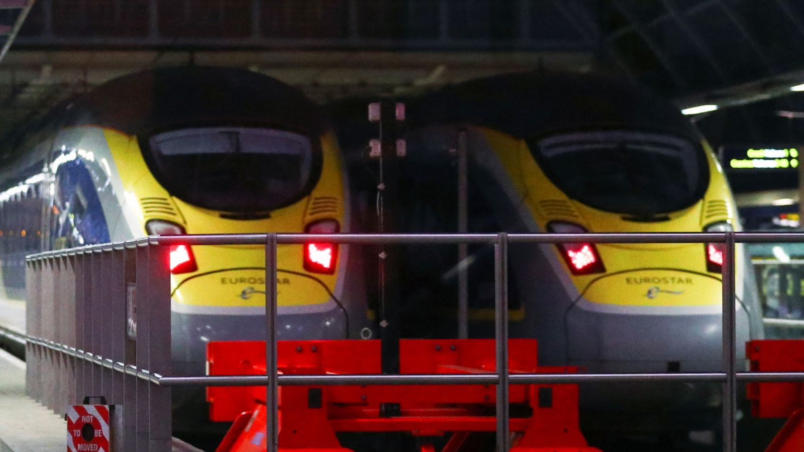 Eurostar Hundreds of seats on trains left unsold to avoid long queues