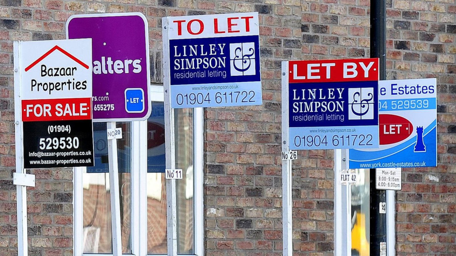 House prices continue fall but saving for a deposit remains difficult