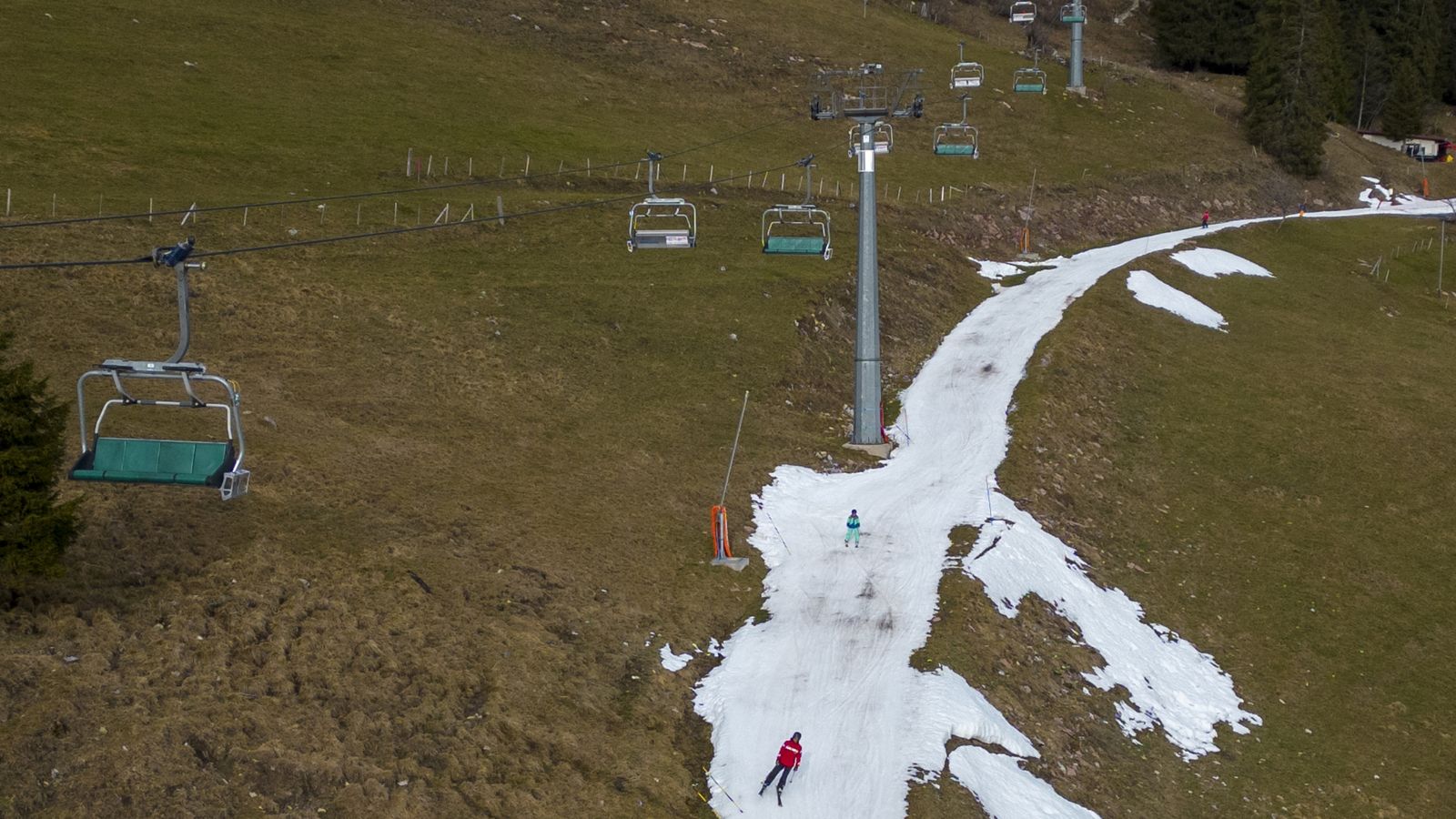 Satellite images show dramatic lack of snow in ski resorts as heat in