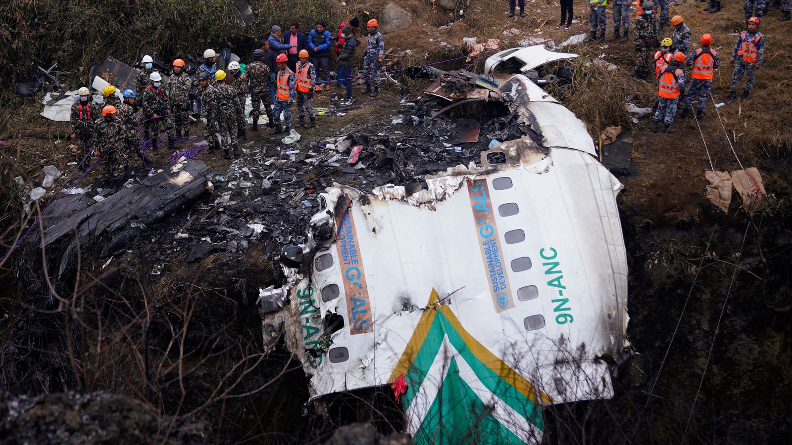 Самолетът ATR 72, управляван от Yeti Airlines, се разби на