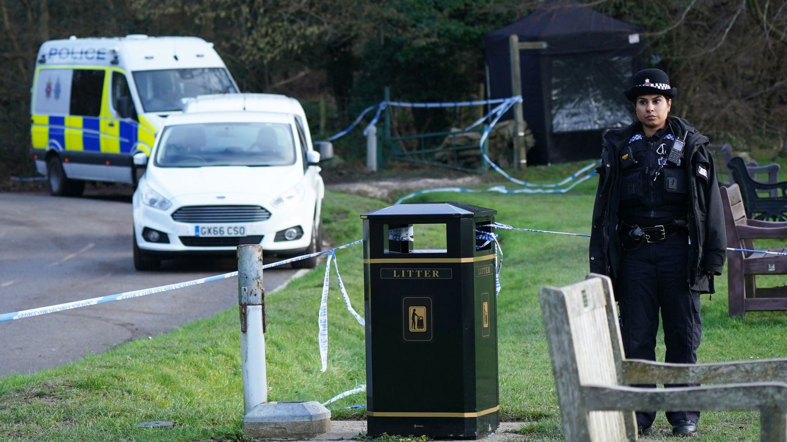 Une femme mutilée à mort dans le Surrey a été « attaquée par plusieurs chiens » et a crié « rebroussez chemin » aux passants, selon un témoin |  Nouvelles du Royaume-Uni