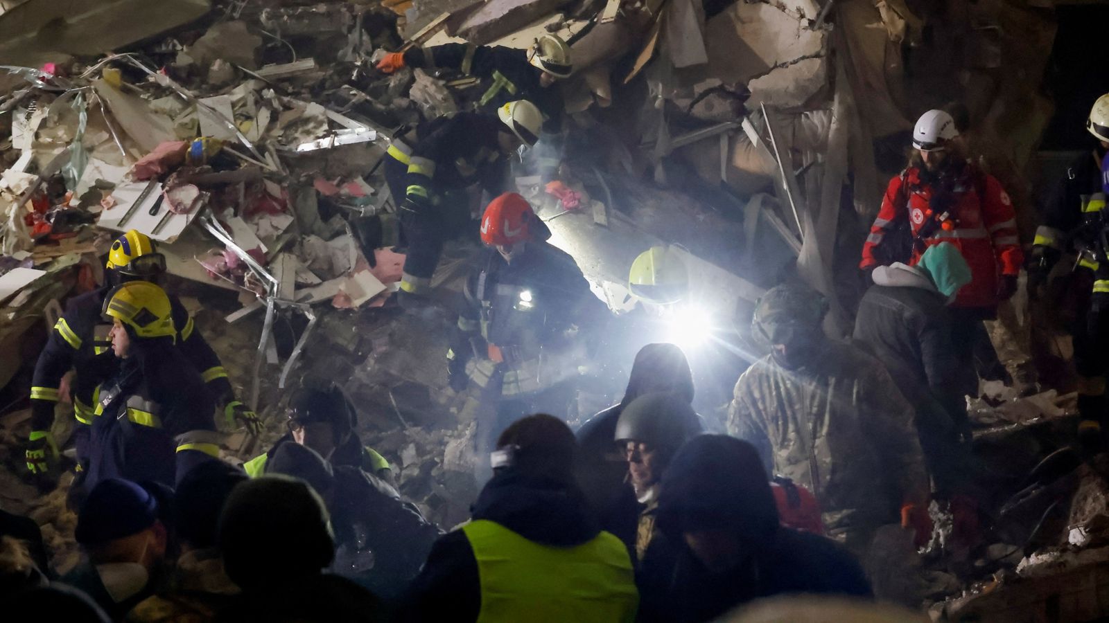 Ukraine war: At least 30 dead as Dnipro apartment block struck in ...