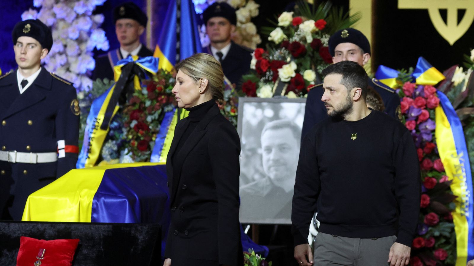 Ukraine: Emotional President Volodymyr Zelenskyy honours interior minister and those killed in helicopter crash