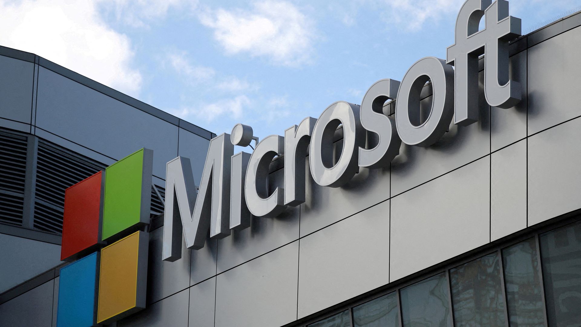 Tech giant passes $4 trillion milestone