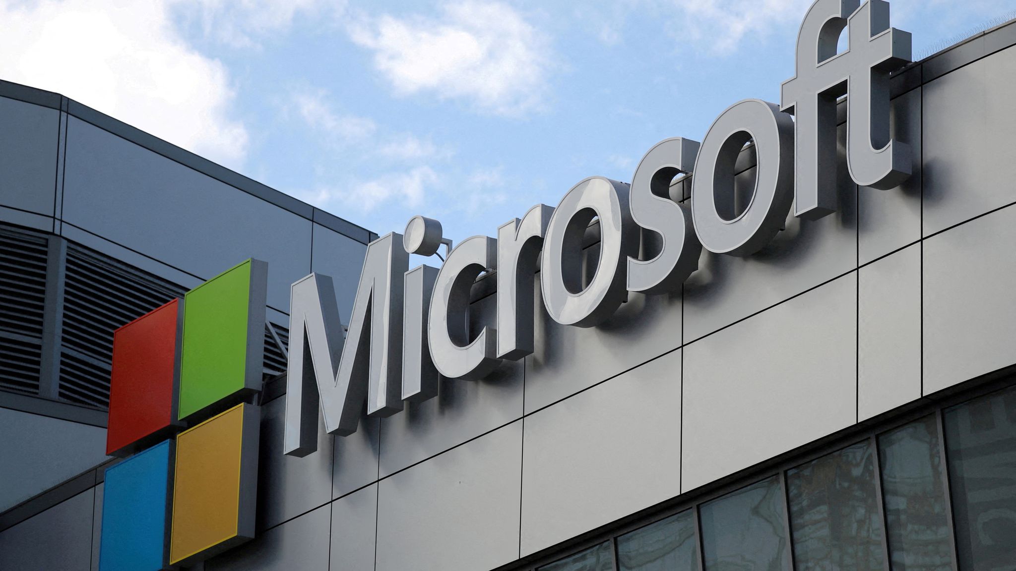 Demand for AI helps Microsoft outperform financial expectations