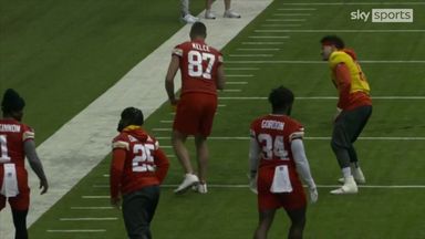 Mahomes tests out injured ankle in Chiefs training