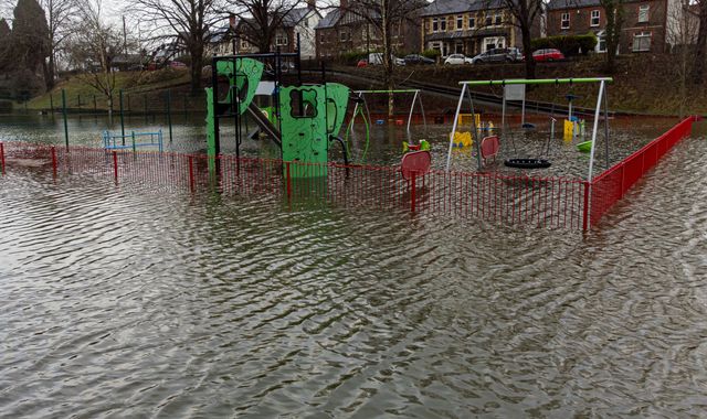 UK weather: Snow expected as flooding hits swathes of the country - Vimarsana News