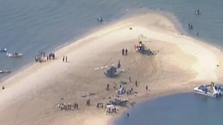 Avustralya'nın Queensland kentinde bir deniz temalı parkın yakınında iki helikopter çarpıştı. 