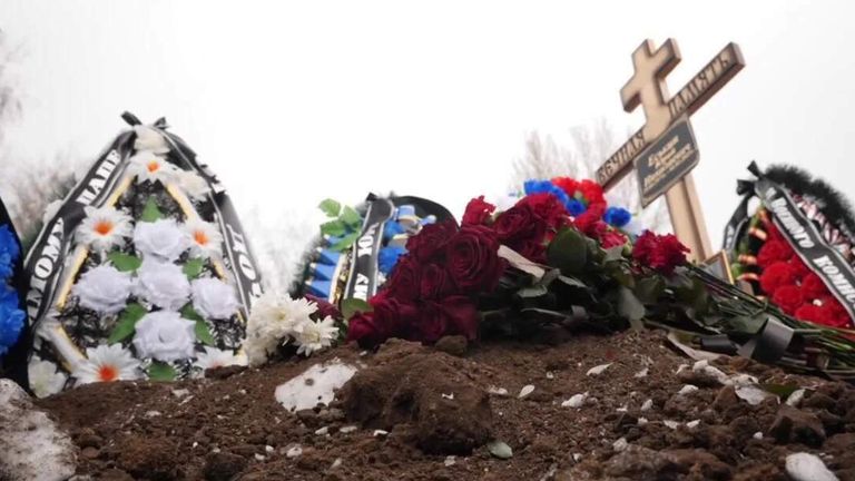 Ukraine: Russian troops buried