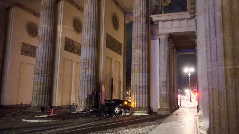 The car lies between two pillars of the Brandenburg Gate
PIC:AP