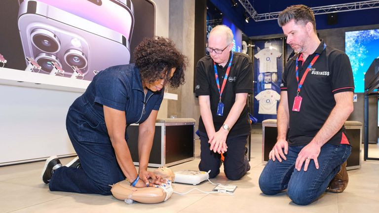 Ms Edwards provided CPR training at O2 stores