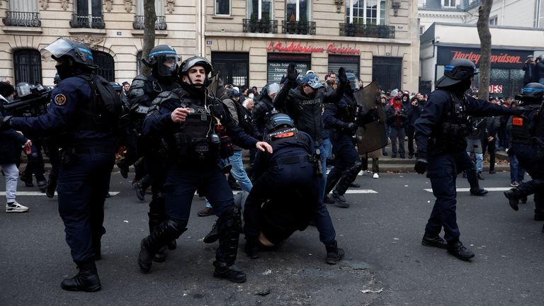 French CRS riot police apprehend protesters amid clashes during a demonstration against French government&#39;s pension reform plan in Paris as part of a day of national strike and protests in France, January 19, 2023. REUTERS/Benoit Tessier
