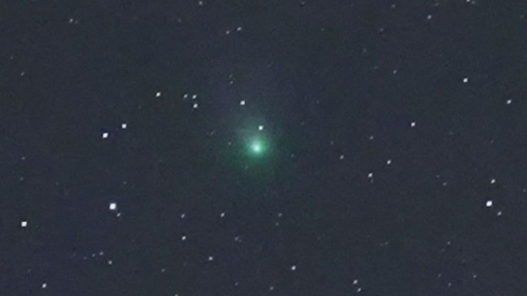 18 janvier 2023, Basse-Saxe, Drebber : l'image montre la comète C/2022 E3 (ZTF) sur Drebber, Basse-Saxe.  La comète verte C/2022 E3 (ZTF) se rapproche de notre planète lors d'une de ses rares visites.  (à dpa 