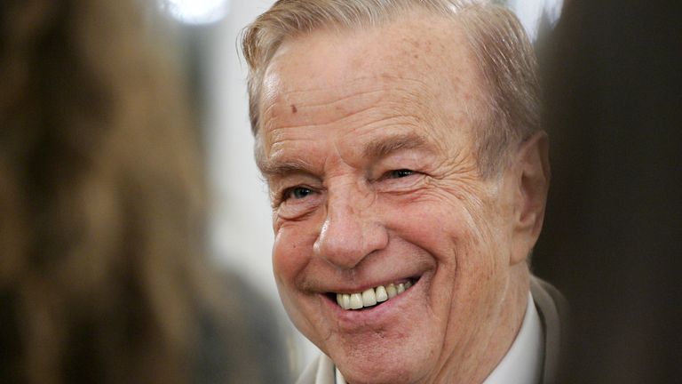 Italy&#39;s film director Franco Zeffirelli smiles during a ceremony at the British Embassy in Rome November 24, 2004. [Zeffirelli, the legendary filmmaker who has directed stars like Elizabeth Taylor and Placido Domingo, is the first Italian to receive an honorary knighthood from Britain.]