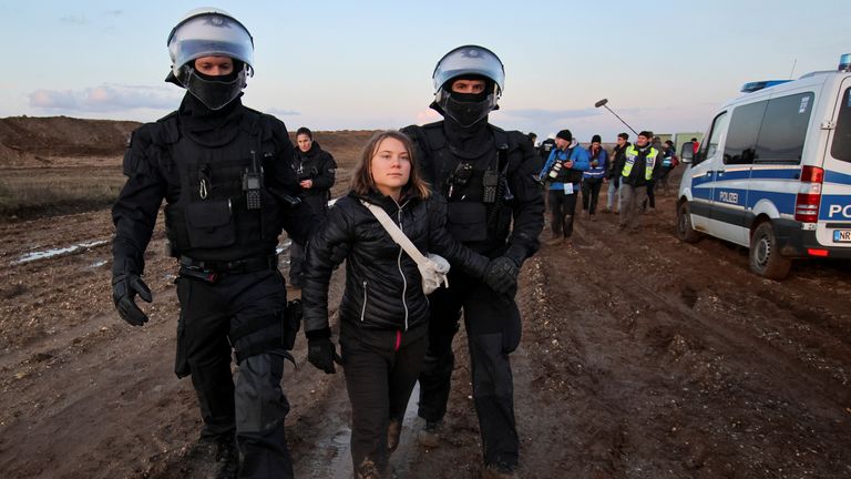 Police officers detain climate activist Greta Thunberg on the day of a protest against the expansion of the Garzweiler open-cast lignite mine of Germany&#39;s utility RWE to Luetzerath, in Germany, January 17, 2023 that has highlighted tensions over Germany&#39;s climate policy during an energy crisis. REUTERS/Wolfgang Rattay
