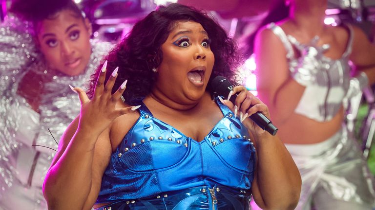 Singer Lizzo performs on NBC&#39;s "Today" show in New York City, U.S., July 15, 2022. REUTERS/Brendan McDermid