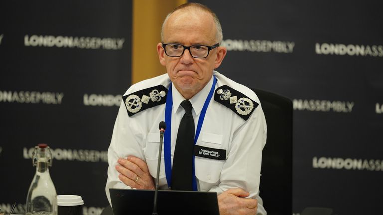 Le commissaire de la police métropolitaine, Sir Mark Rowley, comparaissant devant le comité de la police et de la criminalité de l'Assemblée de Londres, pour répondre aux questions sur l'affaire David Carrick, à l'hôtel de ville de l'est de Londres.  Date de la photo : mercredi 25 janvier 2023.