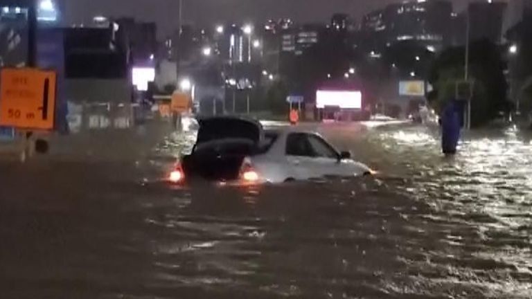 Flash floods hit Auckland