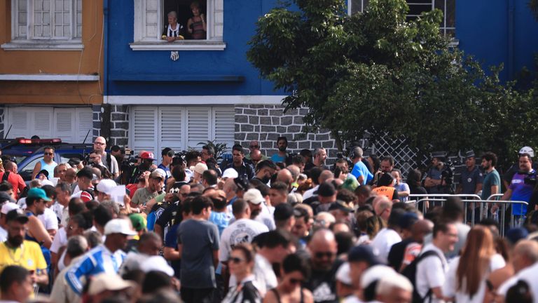 Fans line up during Pele's wake at the Vila Belmiro stadium.