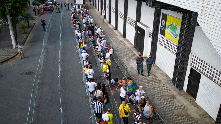 Thousands of fans lined up to pay their last respects to Pelé.