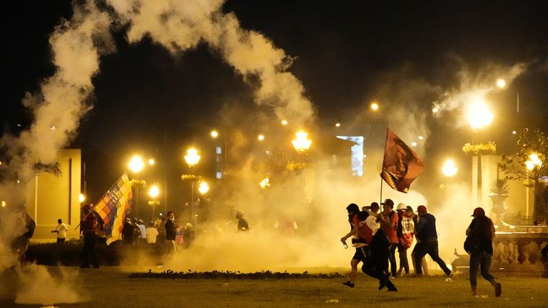 People take part in the &#39;Take over Lima&#39; demonstration against Peru&#39;s President Dina Boluarte, following the ousting and arrest of former President Pedro Castillo, in Lima, Peru January 20, 2023. REUTERS/Angela Ponce