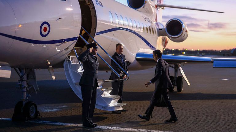 09/01/2023. Leeds , United Kingdom. Prime Minister Rishi Sunak boards an RAF plane as he heads to visit the Rutland Healthcare Centre at the Leeds Community Healthcare. Picture by Simon Dawson / No 10 Downing Street

