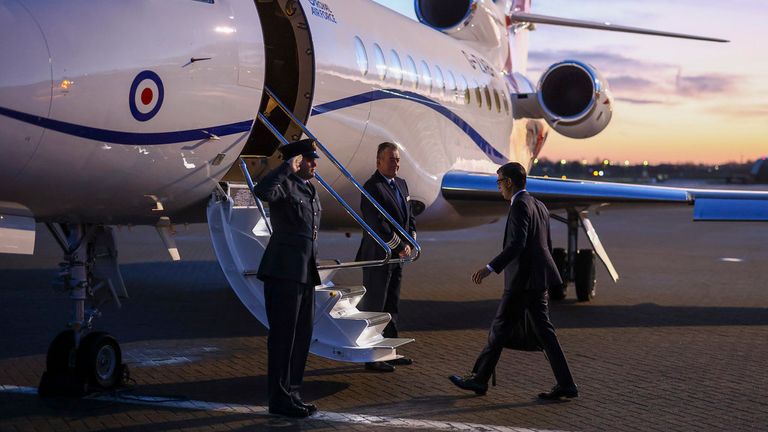 09/01/2023. Leeds , United Kingdom. Prime Minister Rishi Sunak boards an RAF plane as he heads to visit the Rutland Healthcare Centre at the Leeds Community Healthcare. Picture by Simon Dawson / No 10 Downing Street

