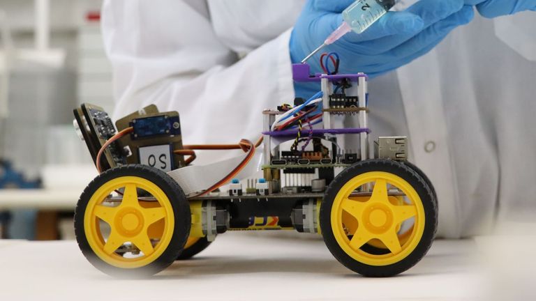 A new technological development by Tel Aviv University has made it possible for a robot to smell using a biological sensor. Pic: Tel Aviv University