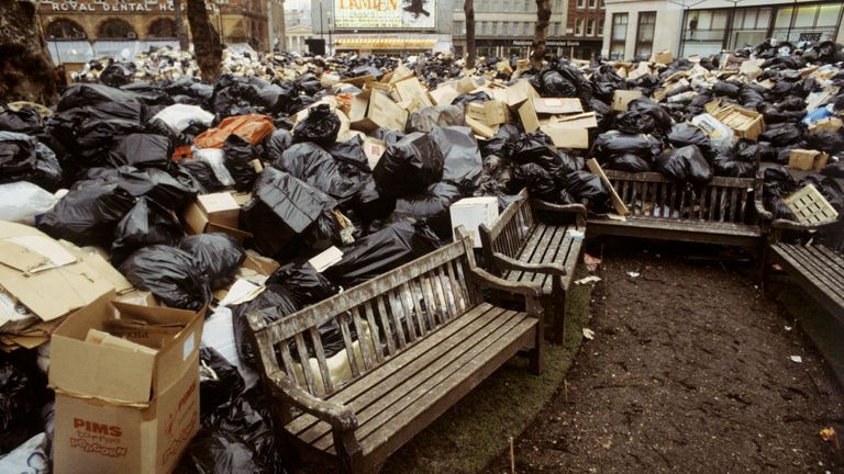 JANUARY 31ST : On this day in 1979 industrial chaos continued due to workers striking over pay. MOUNTAIN&#39;S OF RUBBISH DUMPED IN LEICESTER SQAURE, LONDON. THE RUBBISH HAS BEEN UNCOLLECTED BECAUSE OF A STRIKE BY CITY OF WESTMINSTER DUSTMAN IN SUPPORT OF A PAY CLAIM  * 28/02/02 Pay talks involving 1.2 million council workers broke down today, bringing the threat of the first national strike since the Winter of Discontent 23 years ago. Union leaders rejected a 3% pay offer and warned of a ballot for industrial action among local authority employees in England, Wales and Northern Ireland. Workers will be urged not to accept the offer and to agree to a strike ballot, likely to be held in late April. 